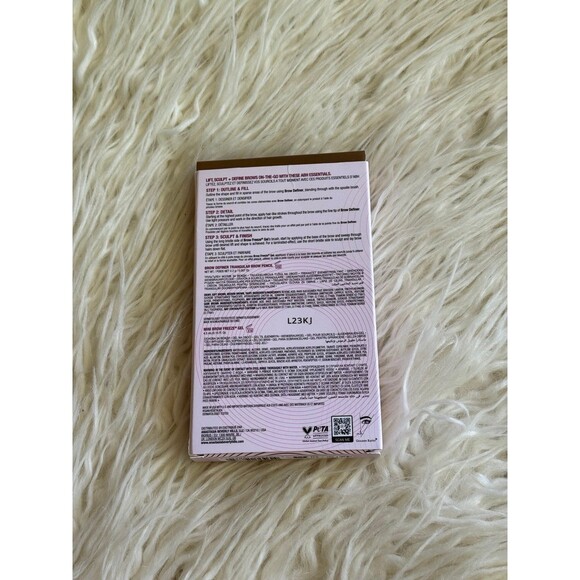 Anastasia Beverly Hills Sculpted & Defined Brow Kit
Soft Brown - Picture 7 of 10